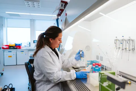 Woman working in Life Sciences lab