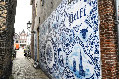 Delft blue pottery wall