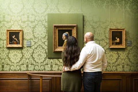 Girl with pearl earring at Mauritshuis