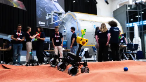 Students_take_3D-printed_rovers_for_a_spin_Noordwijk