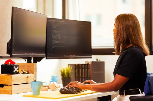 Woman behind a computer